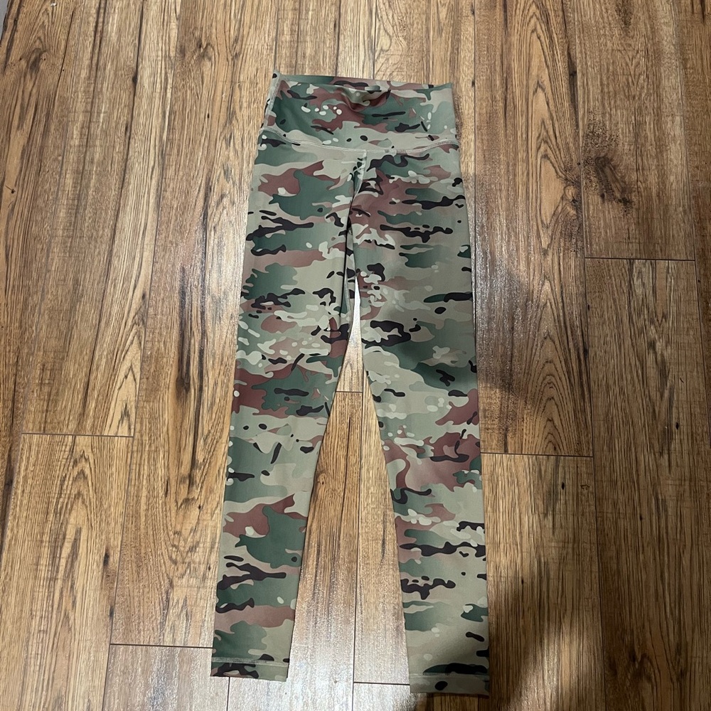 TNA Camo leggings